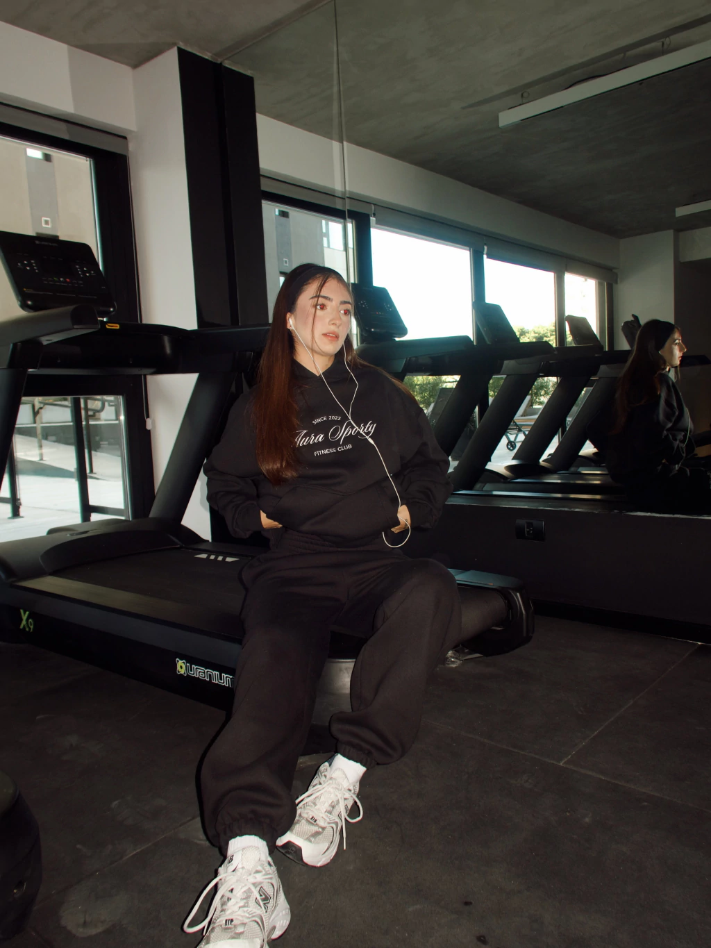 HOODIE TIMELESS NEGRO