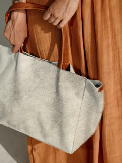 CARTERA ALASKA PELO GRIS