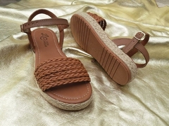 Sandália Flatform Ana Em Couro com fivela e tranças - comprar online