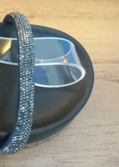 Sandália Leti papete duas tiras com brilho de strass e tiras finas de amarrar na internet