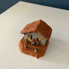 Miniatura Casinha com Familia - Expedição Galeria - Arte Popular Brasileira