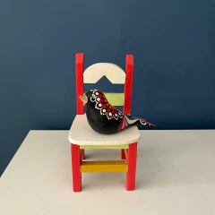 Cadeira com Pássaro Colorido - comprar online