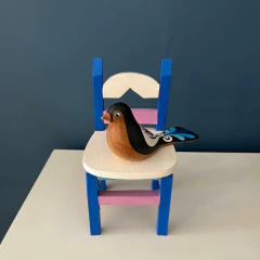 Cadeira com Pássaro Colorido - comprar online