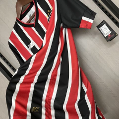 Camisa São Paulo II 24/25 - Torcedor New Balance Masculina - Vermelho e Preto - Esporte Chique - A sua loja de Importações de Artigos esportivos