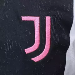 Camisa Juventus Pré-jogo 25/26 - Torcedor Masculina - Branca com detalhes em amarelo e preto - loja online