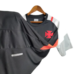 Camiseta Vasco Treino 23/24 - Kappa Torcedor Masculino - Preta com detalhes em cinza e vermelho - Esporte Chique - A sua loja de Importações de Artigos esportivos