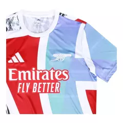 Camisa Arsenal Pré-jogo 25/26 - Torcedor Masculina - Branca com detalhes em preto e azul e vermelho na internet