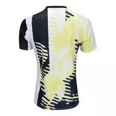Camisa Juventus Pré-jogo 25/26 - Torcedor Masculina - Branca com detalhes em amarelo e preto - comprar online