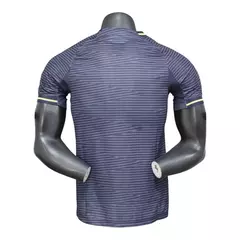 Camisa Real Madrid II 25/26 - Jogador Masculina - Azul com detalhes em amarelo na internet