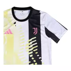 Camisa Juventus Pré-jogo 25/26 - Torcedor Masculina - Branca com detalhes em amarelo e preto na internet