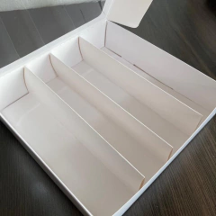 Caja Con Visor Y Separador 19x19x4.5 en internet