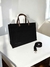 Bolsa Tote de Lona Americana com alça de couro e fecho de zíper e alça transversal - Antony Produtos - Sacolas retornáveis de nylon e lona e Bolsas feitas com capricho para eventos de alto padrão ou para uso pessoal.