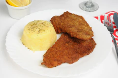 Milanesa de carne con puré - comprar online