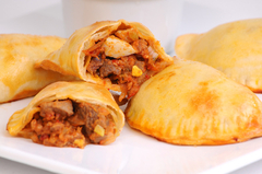 Empanadas de carne cortadas a cuchillo (6 unidades)