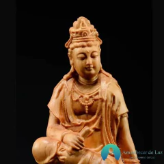 Escultura de Madeira Bodhisattva Kuan Yin - Amanhecer de Luz - Seu Universo de Luz Loja Online de Artigos Religiosos