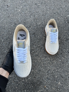 AIR FORCE BEIGE en internet