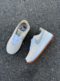 AIR FORCE BEIGE - Huellas Infinite