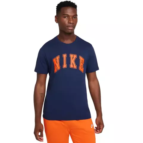 Camiseta Nike Sportswear Tee Club