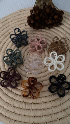 Presilha flor vazada (unidade) - comprar online