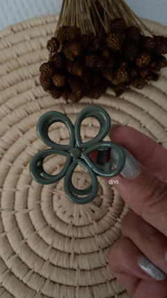 Presilha flor vazada (unidade) - comprar online