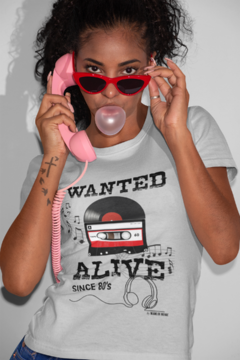 Camiseta " Wanted Alive " na internet