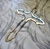 Crucifixo antifurto para cemitério Malta espelhado em ACM - Cromado - Grande (20x25cm) - comprar online