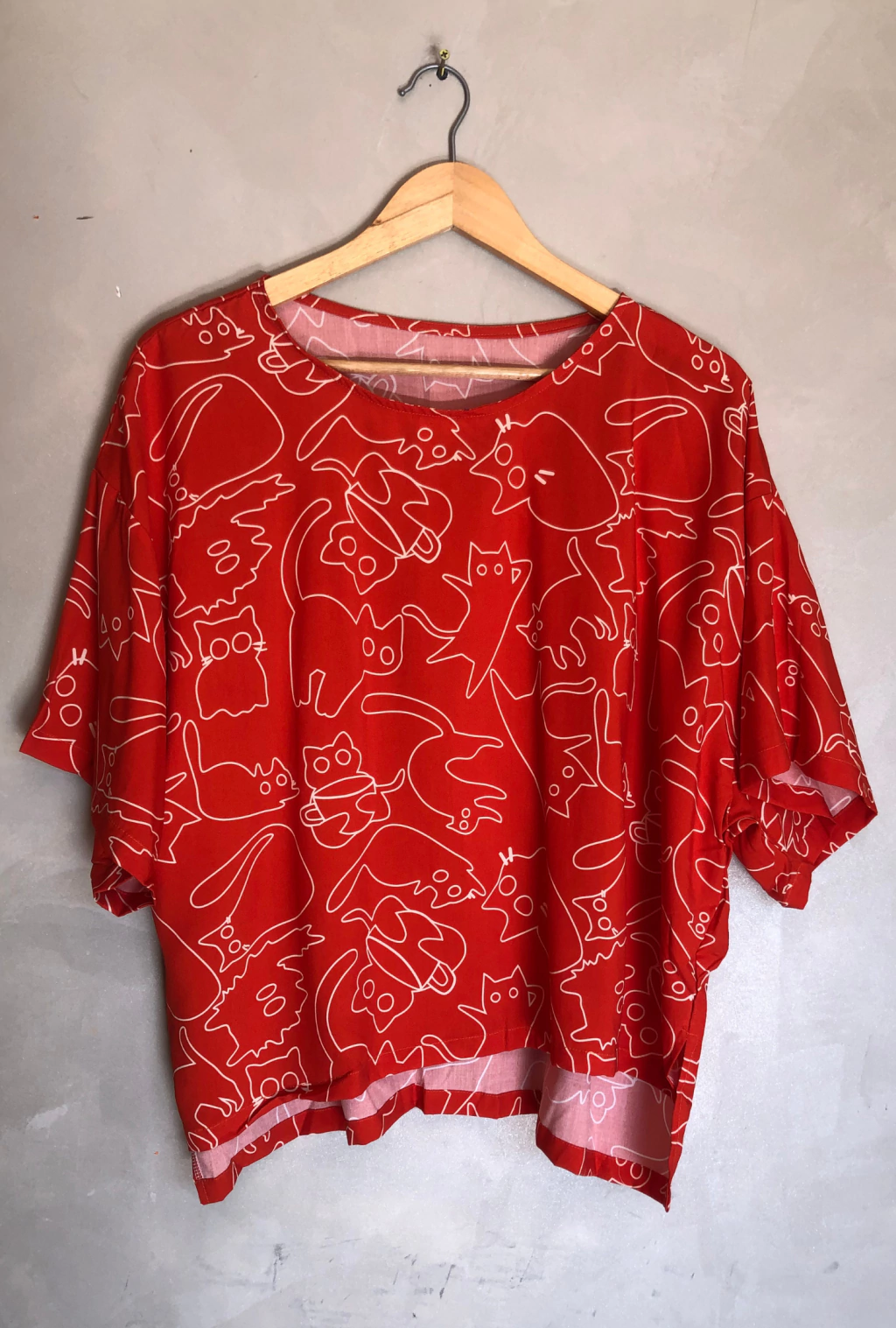 T-shirt / blusa de Viscose Betty Gatitos vermelho