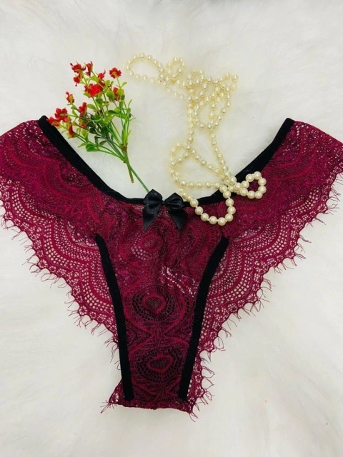 Shortinho renda fio marsala