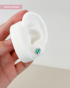 Brinco coração cravejado turmalina banhado a prata - comprar online