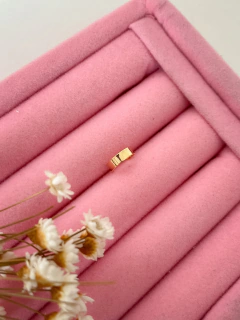 Piercing fake liso banhado a ouro