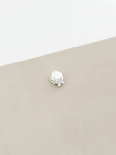 Berloque separador conchinha banhado a prata