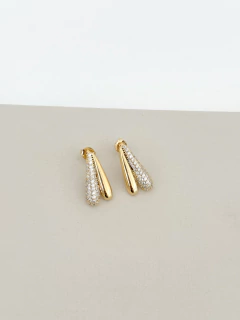 Brinco 2 gotas lisa e cravejada banhado a ouro - comprar online