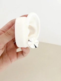 Brinco orgânico flor diamantada banhado a prata - comprar online