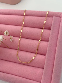 Choker grumet coraçõezinhos banhada a ouro