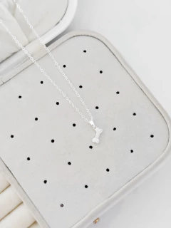 Colar ossinho cravejado banhado a prata