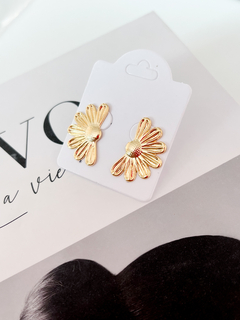 Brinco margarida banhado a ouro - comprar online