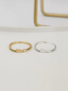 Anel mini corações cravejado verde