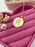 Colar longuinho medalha letra cravejada luxo banhado a ouro - comprar online