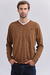 Sweater cuello V Tostado