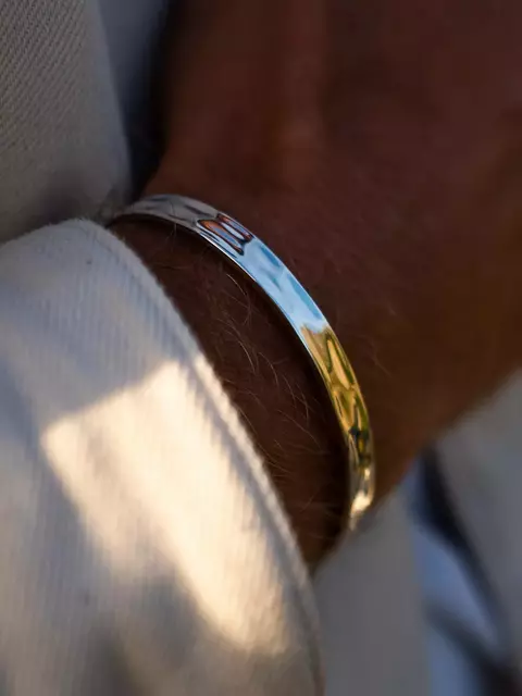 Bracelete Cuff Wave de Aço com Banho em Ouro Branco 18k - comprar online