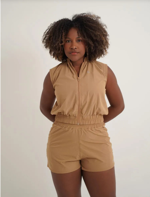 SHORT MILA COM BOLSO TACTEL CARAMELO - comprar online