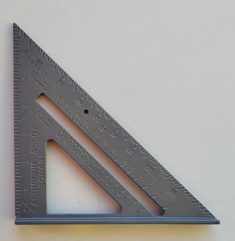 ESCUADRA METALICA DE CONSTRUCCION (10592)