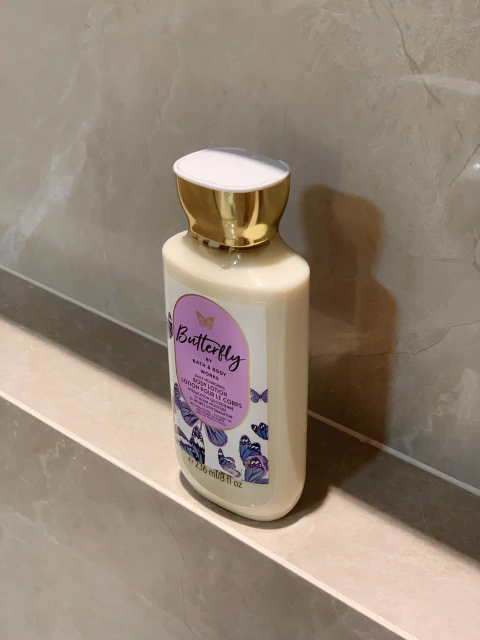 LOÇÃO HIDRATANTE BATH BODY WORKS BUTTERFLY 236ML