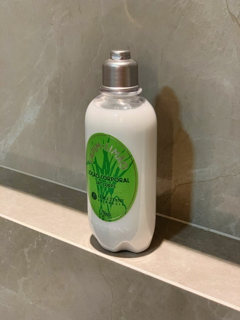 LOÇÃO HIDRATANTE DESODORANTE CORPORAL CAPIM-LIMÃO 250ML L'OCCITANE AU BRÉSIL