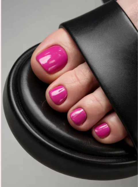 PEDICURIA con Bisturí + esmaltado SEMIPERMANENTE + Retiro de Semi (GRATIS) - comprar online