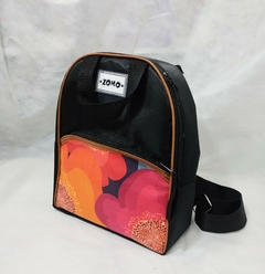 Mochila Ayvn (estampa Maxi Flor) - comprar online