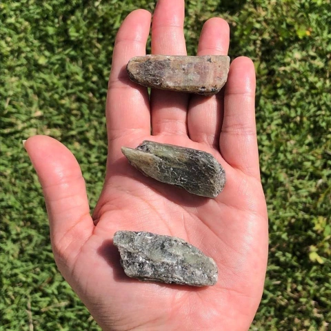 Cianita Verde Pedra Bruta Natural - Arcanjo Rafael - G