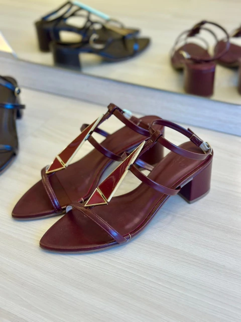 Sandália bico folha - comprar online