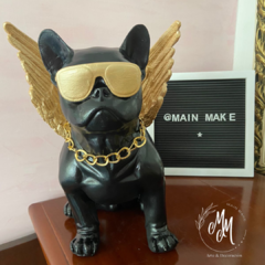 Bulldog francés con gafas y alas