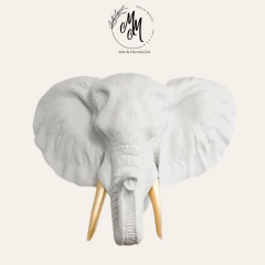 Cabeza de elefante realista en internet